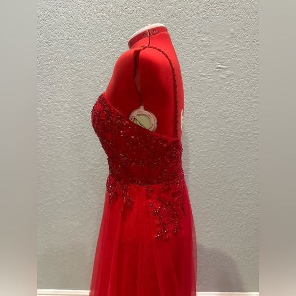 Eli Wilde Mon Cherie Gown - Picture 7 of 12